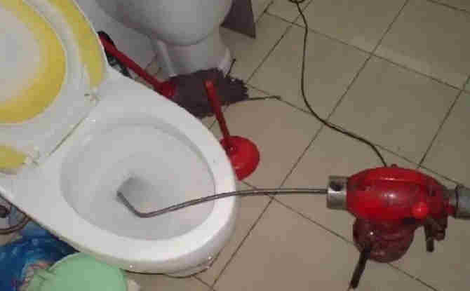 上高马桶通下水
